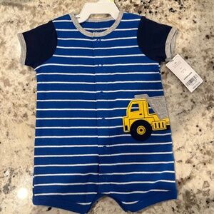 *BRAND NEW/NEVER WORN* Carter's 3 Months Short Button Up Onesie